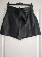 Zwart Fake leather shortje van ZARA mt.L, Kort, Maat 42/44 (L), Ophalen of Verzenden, Gedragen