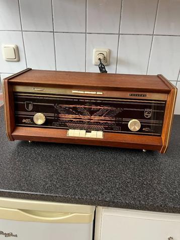 Vintage Philips B5X23A radio voor onderdelen , resto ,sier ? beschikbaar voor biedingen