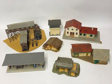 ** H0 ** 7 x DIVERSE GEBOUWEN o.a. STATION ** beschikbaar voor biedingen