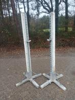 Nette houten staanders met sleutelgatprofiel, Ophalen, Gebruikt, Springen