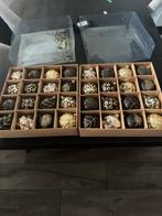 Nieuwstaat 32 grote kunststof kerstballen goud/zwart, Diversen, Ophalen of Verzenden