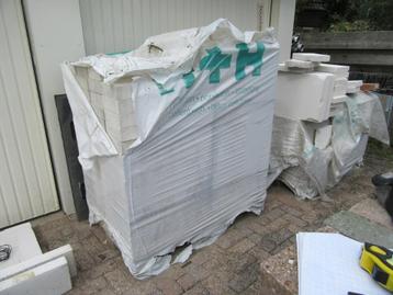 Partij cellenbetonblokken op pallet, 5x20x60 en 7x20x60 beschikbaar voor biedingen