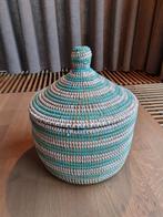 Afrikaanse turquoise opbergmand uit senegal, Huis en Inrichting, Woonaccessoires | Schalen en Manden, Nieuw, Overige materialen