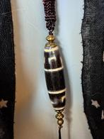 D87 Dzi - Magic Tibetan old Agate "Dharma Hat " dzi, Antiek en Kunst, Ophalen of Verzenden
