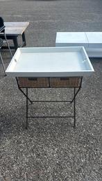 IJzeren bijzettafel met mandjes en dienblad, Huis en Inrichting, Tafels | Bijzettafels, Ophalen, Minder dan 55 cm, Gebruikt, 60 cm of meer