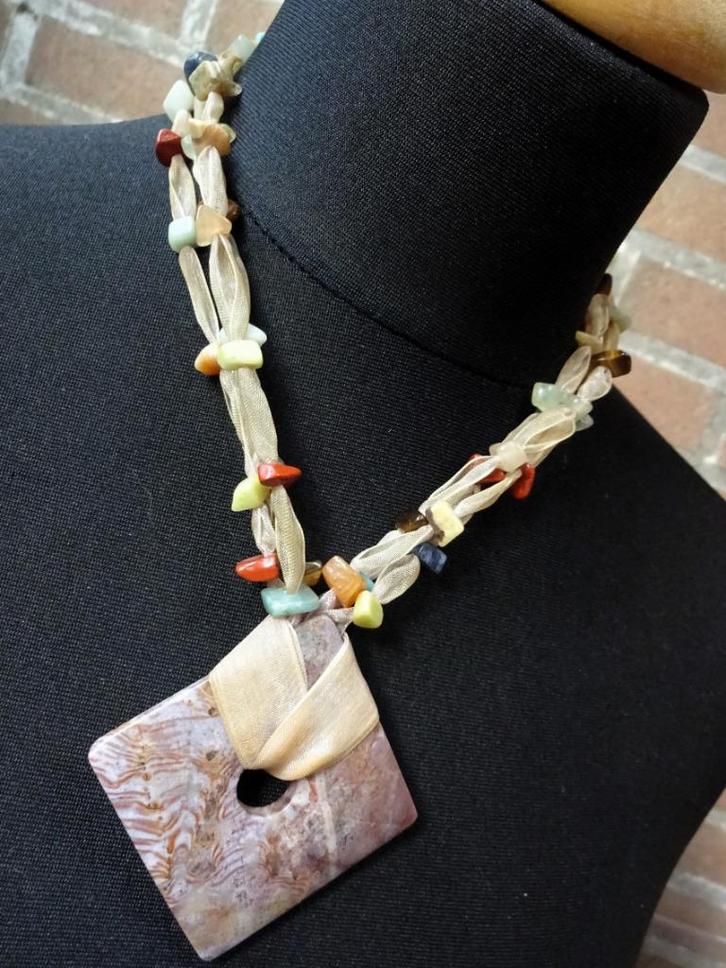 3 Snoerig organza ketting & Vierkant gemarmerde steen hanger, Sieraden, Tassen en Uiterlijk, Kettingen, Gebruikt, Steen of Mineraal