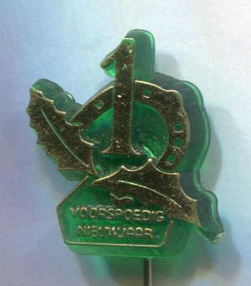 1 Voorspoedig Nieuwjaar goud/groen plastic speldje( P_134 ), Verzamelen, Speldjes, Pins en Buttons, Zo goed als nieuw, Speldje of Pin