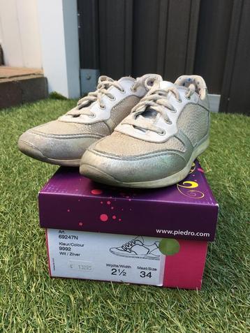 TE KOOP: leren sneakers maat 34 Piedro voor meisje beschikbaar voor biedingen