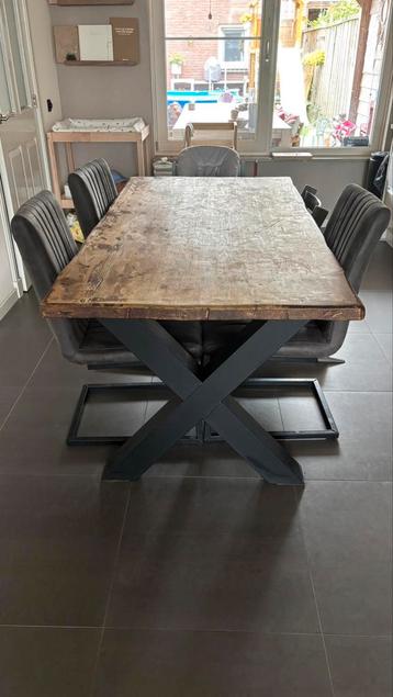 Eettafel EXCL. stoelen beschikbaar voor biedingen