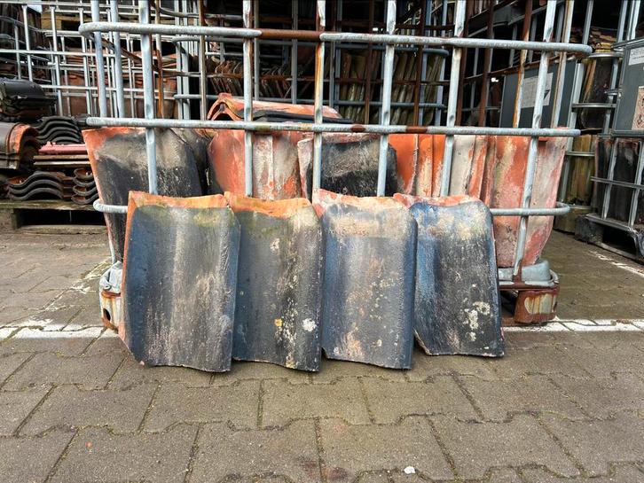 Oude holle dakpannen geglazuurd, Doe-het-zelf en Verbouw, Dakpannen en Dakbedekking, Gebruikt, Dakpannen, Steen of Klei, Rood