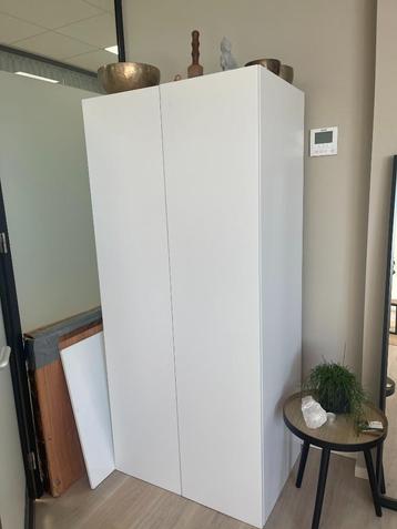 Nette Ikea kast wit - 2 deuren beschikbaar voor biedingen