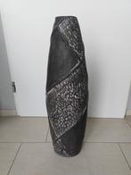 Mooie stevige bewerkte vaas 70 cm hoog, Huis en Inrichting, Woonaccessoires | Vazen, Ophalen, Overige kleuren, 50 tot 75 cm, Glas