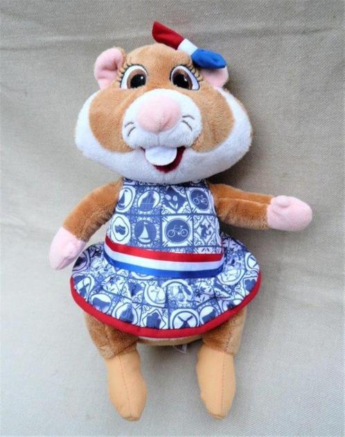 Hamster met Delfsblauw tegeltjes motief jurkje Albert Heijn, Kinderen en Baby's, Speelgoed | Knuffels en Pluche, Zo goed als nieuw