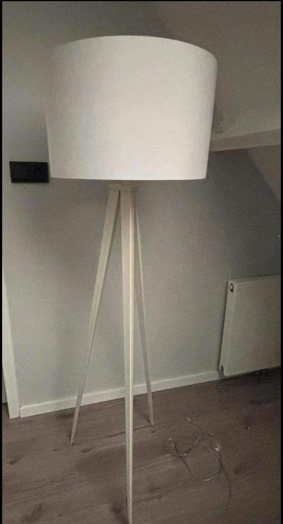 Tripod zuiver staande lamp wit, Huis en Inrichting, Lampen | Vloerlampen, Minder dan 100 cm, Ophalen