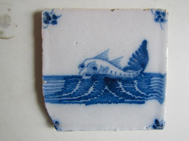 een leuke antieke tegel met een vis, Antiek en Kunst, Antiek | Wandborden en Tegels, Ophalen of Verzenden