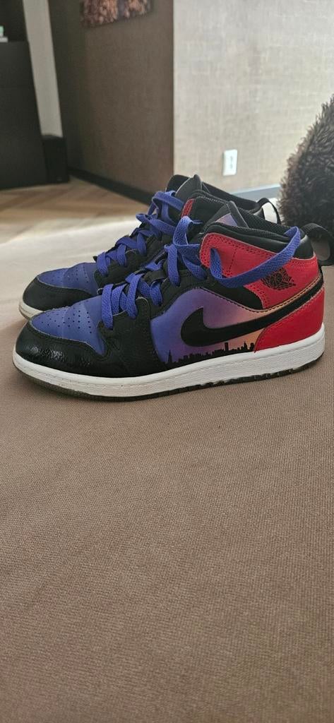 Jordan mid 1 skyline, Ophalen of Verzenden, Zo goed als nieuw