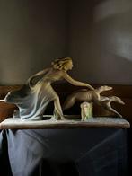 Arnova Art deco/Jugendstil vrouw met windhonden, nr. 235, Antiek en Kunst, Ophalen of Verzenden