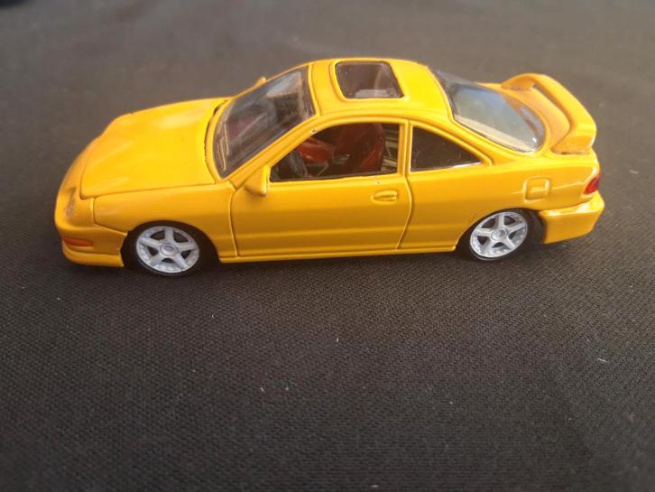 Honda – Acura Integra Coupe 2000 geel 1:43, Hobby en Vrije tijd, Modelauto's | 1:43, Zo goed als nieuw, Auto, Overige merken, Ophalen of Verzenden