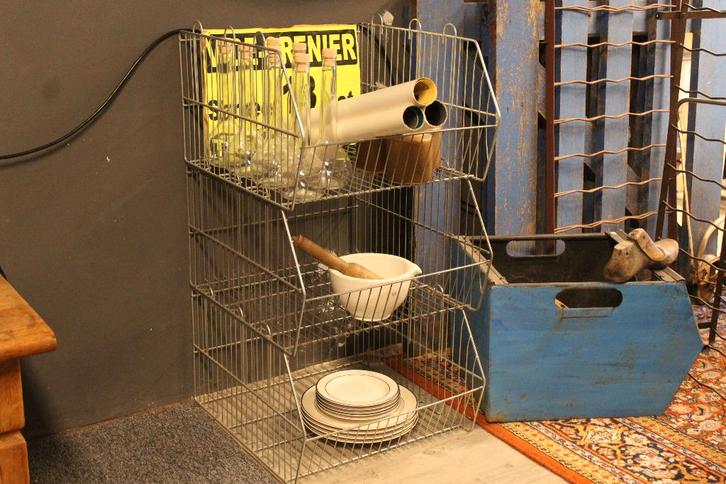 Brocante - Stapeltje oude winkelrekken / grijpbakken!, Antiek en Kunst, Curiosa en Brocante, Ophalen