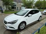 Opel Astra 1.4 Turbo 110KW 5D AUT 2017 Wit, Auto's, Opel, 620 kg, Wit, Origineel Nederlands, Bedrijf