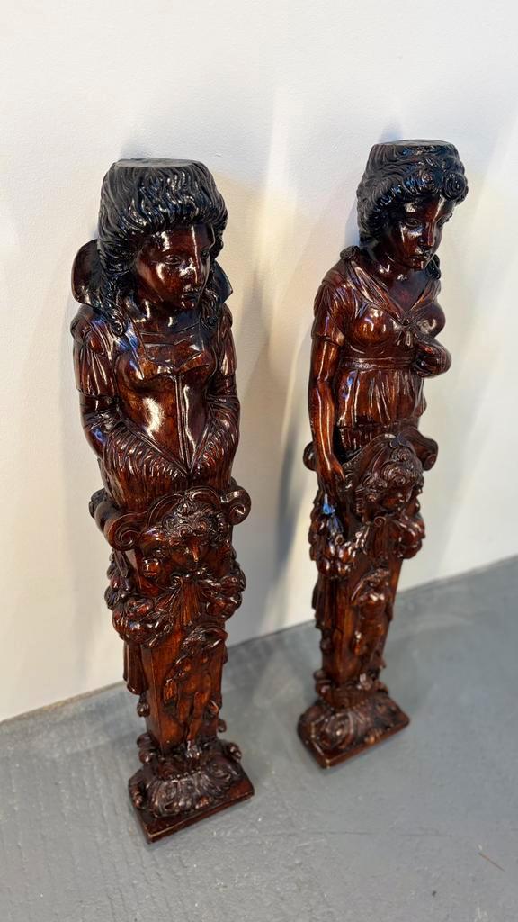 Twee klasieke beelden / oude staanders / bouwelementen, Antiek en Kunst, Kunst | Beelden en Houtsnijwerken, Ophalen