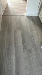 Laminaat grijs ongeveer 40m2, Ophalen, Zo goed als nieuw, Grijs, Laminaat