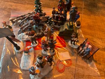 7. Kerstfiguren Kerstdorp - 14 Items beschikbaar voor biedingen