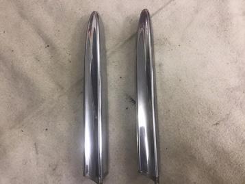 57 Chevy origineel RVS sierlijst bovenkant achterscherm beschikbaar voor biedingen