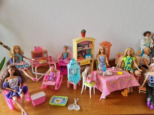 Leuke partij barbies + barbiespullen., Kinderen en Baby's, Speelgoed | Poppen, Gebruikt, Barbie, Ophalen