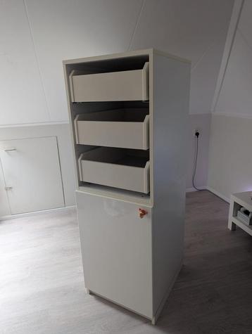 Twee Ikea kastjes