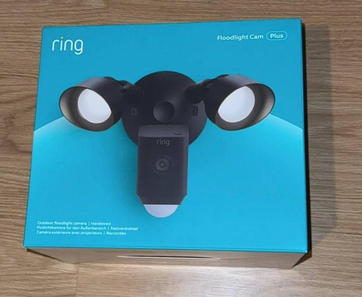 Ring Floodlight Cam Plus Zwart - Nieuw in doos!, Audio, Tv en Foto, Videobewaking, Nieuw, Buitencamera, Ophalen of Verzenden