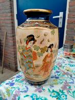 Chinese vaas met afbeeldingen, Antiek en Kunst, Antiek | Vazen, Ophalen of Verzenden