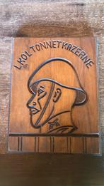 Handgestoken wapen schild tonnet kazerne, Verzamelen, Ophalen of Verzenden, Landmacht, Nederland, Embleem of Badge