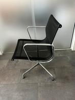 4 Charles Eames Vitra Netweave stoelen + tafel, Huis en Inrichting, Stoelen, Ophalen, Gebruikt, Zwart