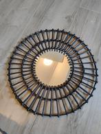 Ronde spiegel met rotan frame, Huis en Inrichting, Woonaccessoires | Spiegels, Ophalen of Verzenden, Zo goed als nieuw, Rond, 50 tot 75 cm