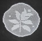 Lief gehaakt kleedje met bloem, Verzenden