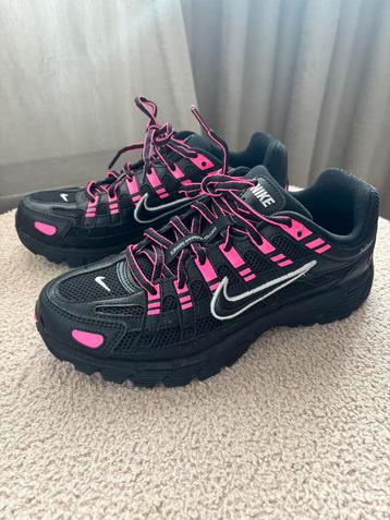 Nike sneakers maat 38 beschikbaar voor biedingen