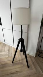 Staande lamp, Huis en Inrichting, Lampen | Vloerlampen, Ophalen, Zo goed als nieuw, Hout, 150 tot 200 cm