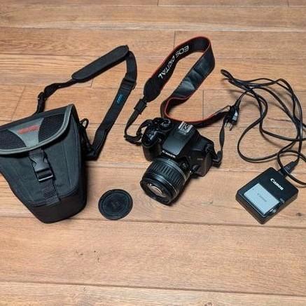 Canon EOS 1000D + lader en tas, Audio, Tv en Foto, Fotocamera's Digitaal, Zo goed als nieuw, Spiegelreflex, Canon, Ophalen of Verzenden
