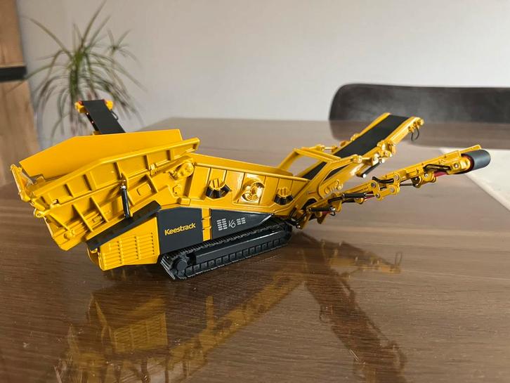 Keestrack K 6 rups vlakdekzeef Nieuw !, Hobby en Vrije tijd, Modelauto's | 1:50, Nieuw, Hijskraan, Tractor of Landbouw, Overige merken