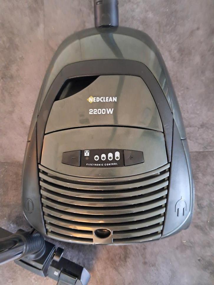 Stofzuiger 2200 watt, Witgoed en Apparatuur, Stofzuigers, Zo goed als nieuw, 2000 watt of meer, Ophalen