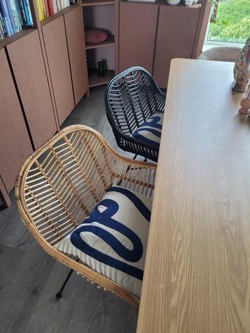 2 rotan eetkamerstoelen beschikbaar voor biedingen