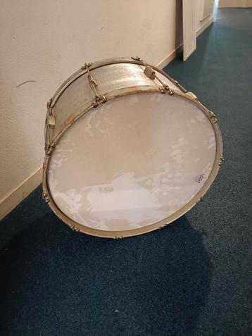 Grote Trom 26 inch - 37cm breed  prijs 50 euro beschikbaar voor biedingen