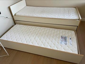 Eenpersoonsbed met lade en matrassen