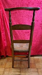 Oude houten bidstoel met biezen zitting, Ophalen