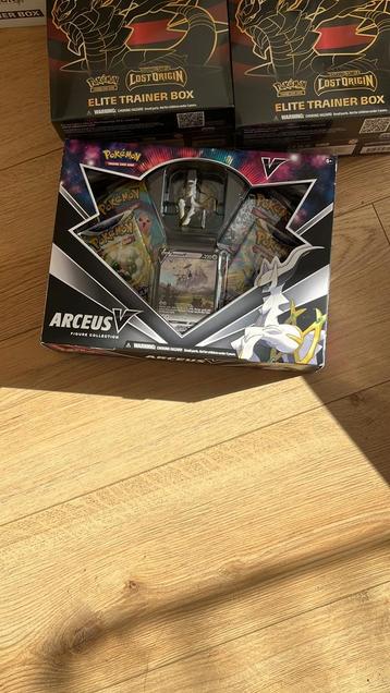 Arceus v figure box beschikbaar voor biedingen
