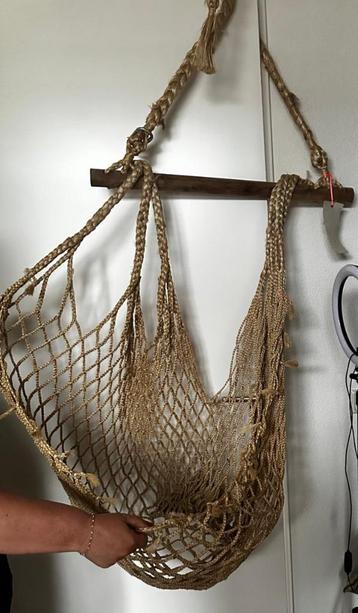 Hangstoel als nieuw beschikbaar voor biedingen