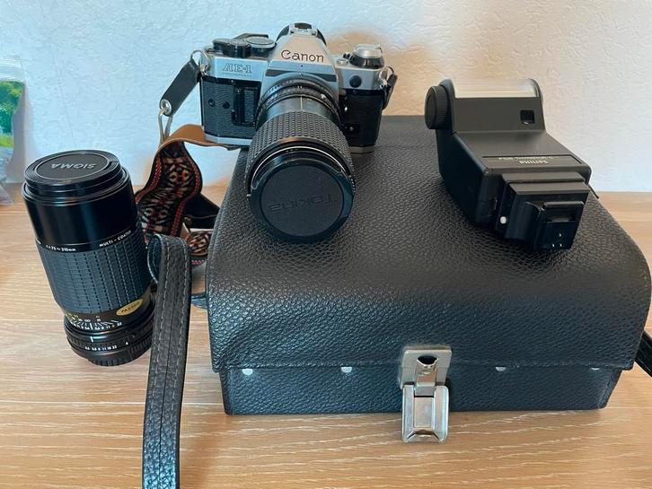 Canon AE-1 met 2 lenzen en flitser, Audio, Tv en Foto, Fotocamera's Analoog, Gebruikt, Spiegelreflex, Canon, Ophalen