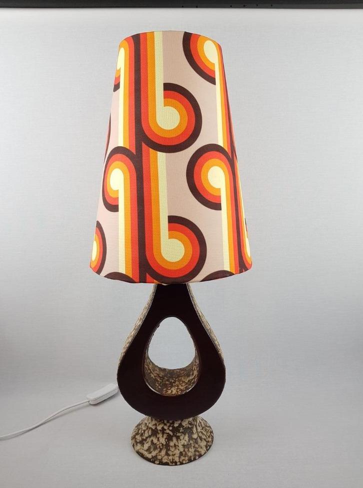 Handgemaakte Retro Lampenkap in 70s Stijl, Huis en Inrichting, Lampen | Lampenkappen, Nieuw, 25 tot 50 cm, Overige vormen, Bruin
