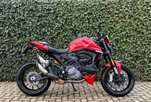 Ducati Monster 937 + 2021/ Handvatverwarming/ Dealerond./950, Motoren, Motoren | Ducati, Particulier, Naked bike, meer dan 35 kW
